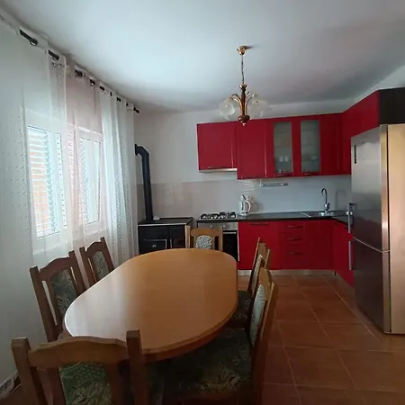 Apartman Iva *