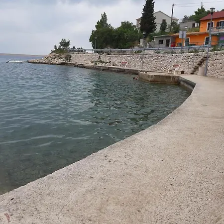 Iva Apartman *